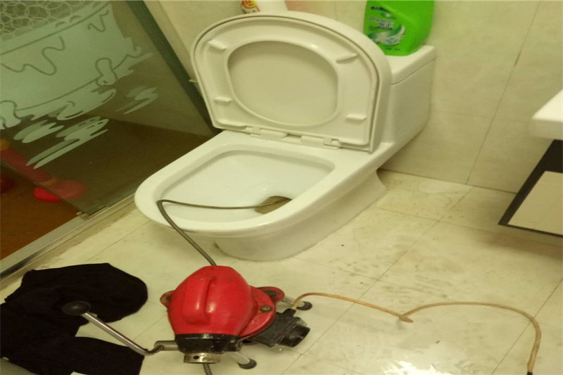 铁锋如何疏通马桶 疏通马桶多少钱